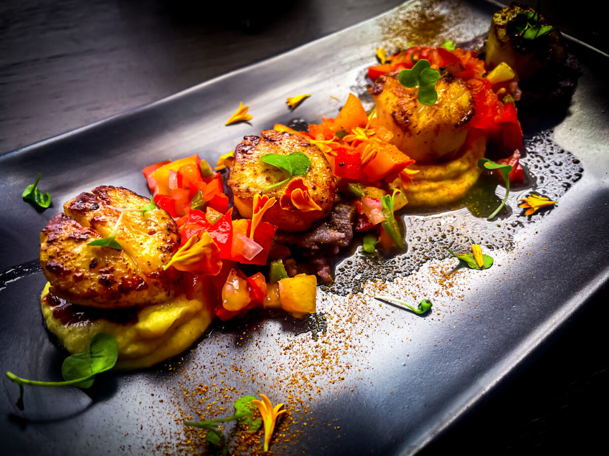 Seared Scallops with Tomato Relish