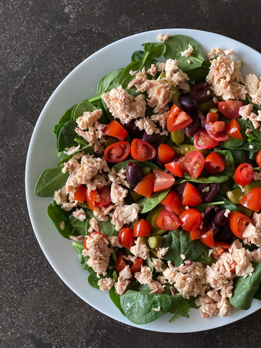 Tuna spinach tomato salad